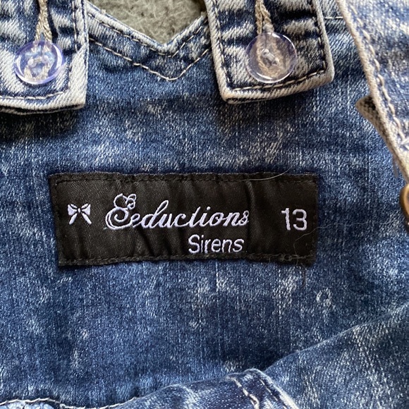 Seductions Acid-Wash Overall Shorts - Picture 5 of 7